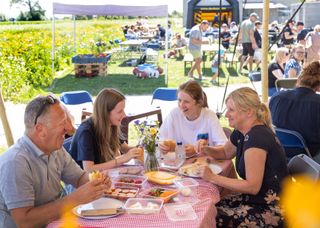 KERSENPLUK HOEVE MATHIEU 100 W VLAAMS 2025 Ateljé D Jan D Hondt 1 G3 A5620