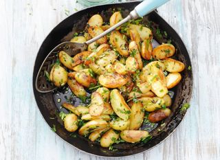 Gebakken kleine aardappelen