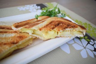 Zoete croque monsieur met appel